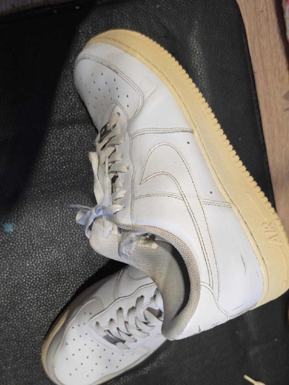 Nike White Men’s Low-Top Leather Sneakers - Picture 3 of 3